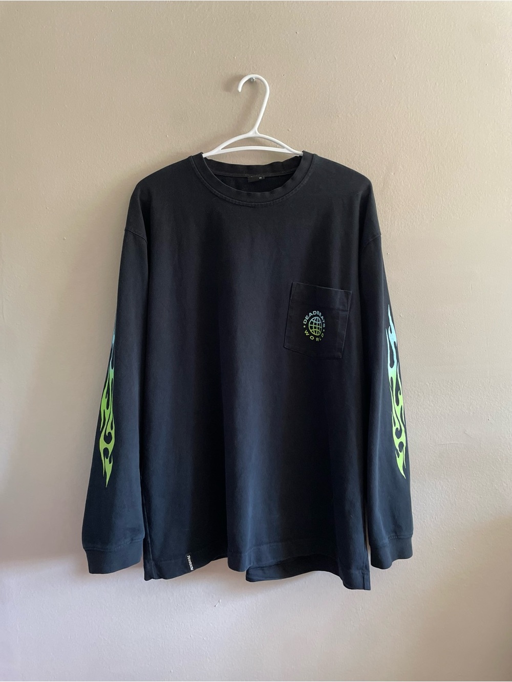 Dead Beats Black Long Sleeve Tee w Neon Green Flame Sleeves & Logo – Size XL GUC